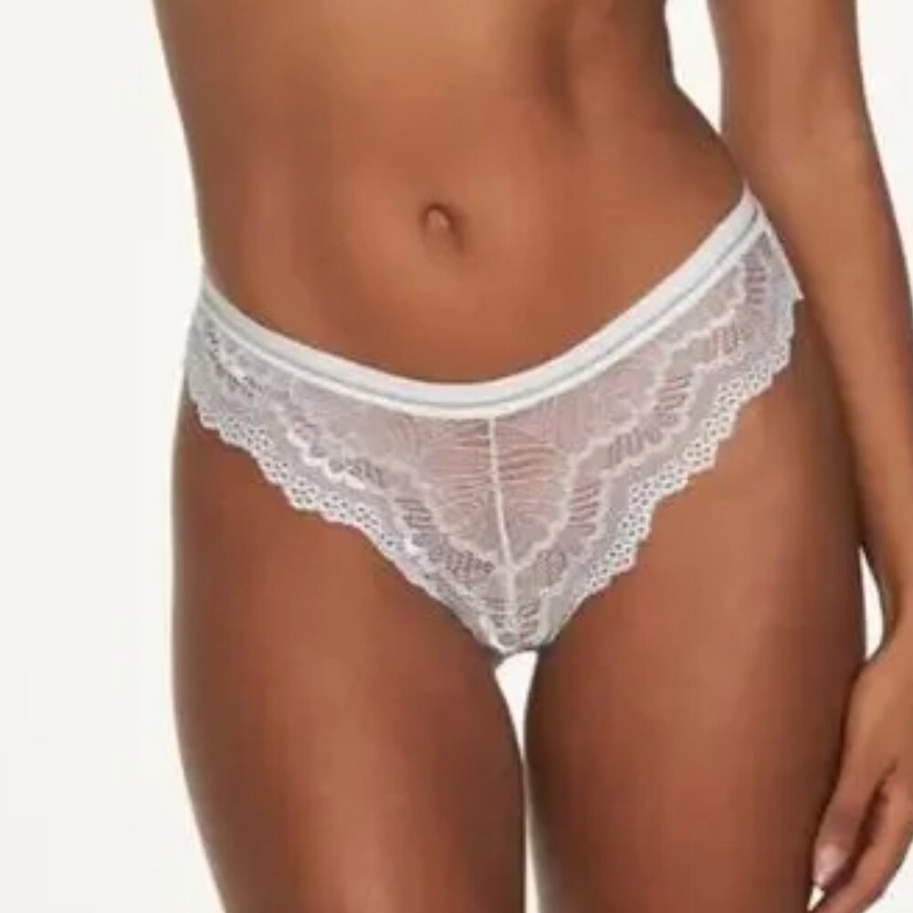 Frederick's of Hollywood Boy Short Style Lace Panty (Caroline) in White Size L